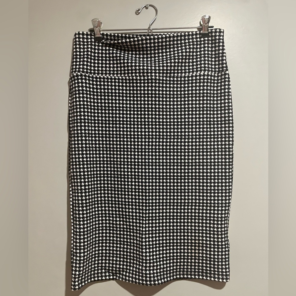 Classic Black and White Houndstooth Skirt
